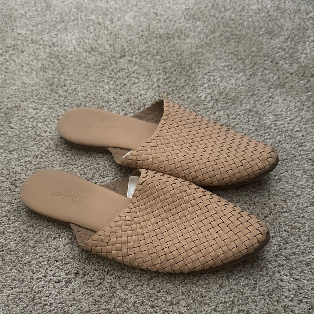 Universal Thread Beige Woven Mules